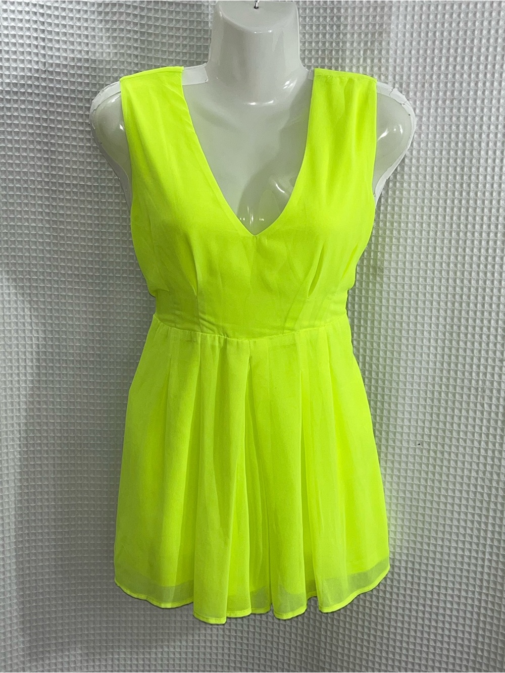 Banjul Neon Yellow V-Neck Sleeveless Tunic Top size medium